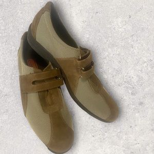 Munro Jolie Taupe Fabric /kid suede Velcro sneakers Size 10